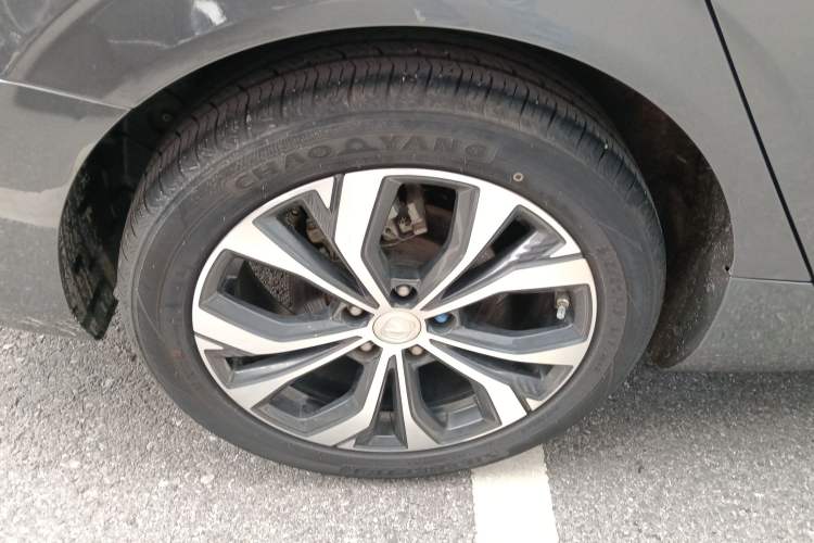 Used CHANGAN Eado 2021 PLUS Blue Whale NE 1.4T GDI DCT Flagship Model Right Rear Wheel Hub