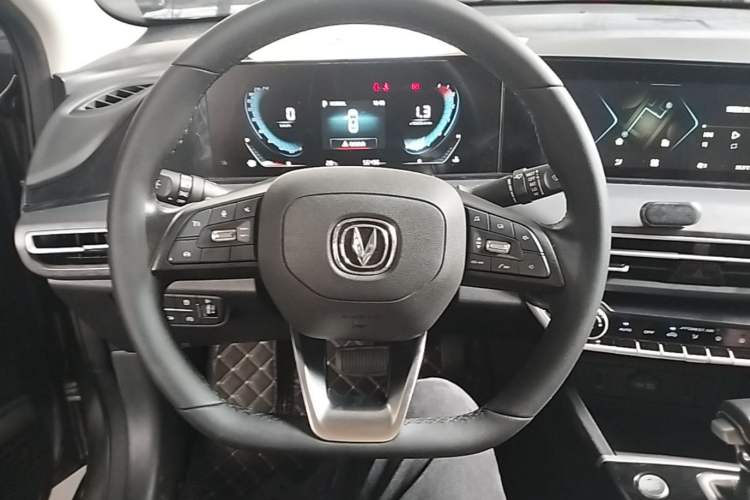 Used CHANGAN Eado 2021 PLUS Blue Whale NE 1.4T GDI DCT Prestige Model Steering Wheel