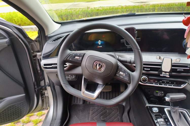 Used CHANGAN Eado 2021 PLUS Blue Whale NE 1.4T GDI DCT Prestige Model Steering Wheel