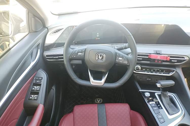 Used CHANGAN Eado 2021 PLUS Blue Whale NE 1.4T GDI DCT Prestige Model Steering Wheel