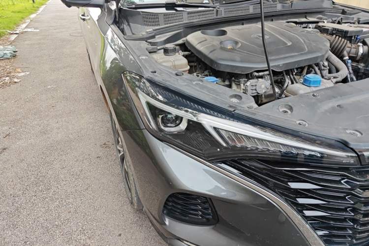 Used CHANGAN Eado 2021 PLUS Blue Whale NE 1.4T GDI DCT Flagship Model Right Front Headlight