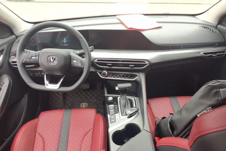 Used CHANGAN Eado 2021 PLUS Blue Whale NE 1.4T GDI DCT Prestige Model Center Console
