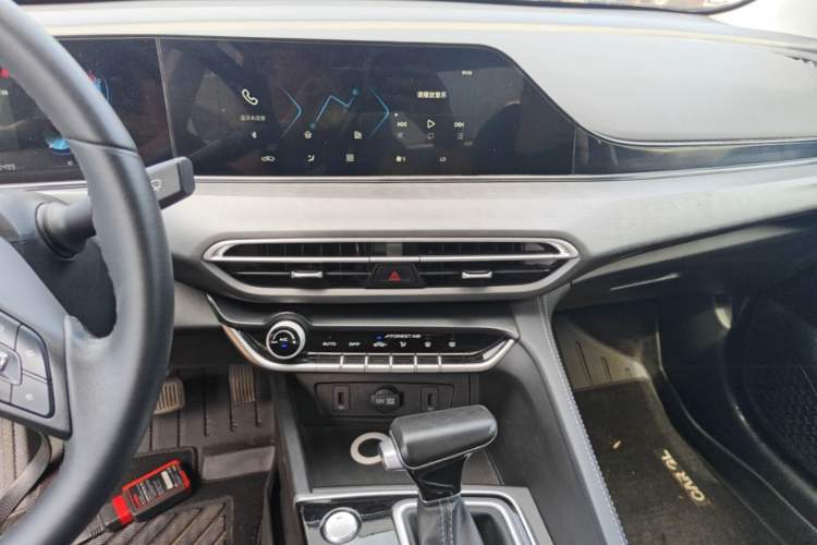 Used CHANGAN Eado 2021 PLUS 1.6L GDI CVT Luxury Model Audio And AC Panel