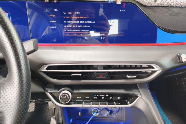 Used CHANGAN Eado 2021 PLUS 1.6L GDI Manual Luxury Model Audio And AC Panel