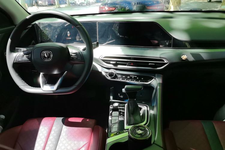 Used CHANGAN Eado 2021 PLUS Blue Whale NE 1.4T GDI DCT Prestige Model Center Console