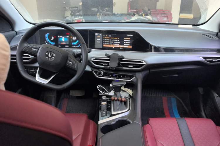 Used CHANGAN Eado 2021 PLUS Blue Whale NE 1.4T GDI DCT Prestige Model Center Console