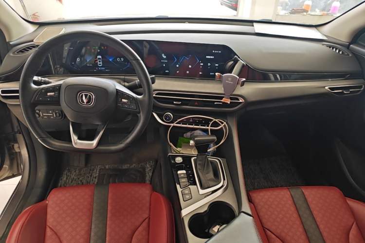 Used CHANGAN Eado 2021 PLUS Blue Whale NE 1.4T GDI DCT Flagship Model Center Console