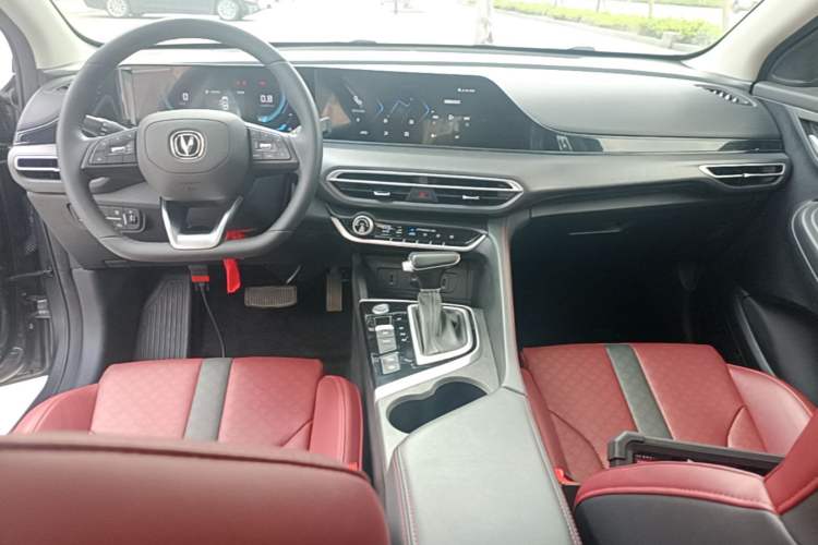 Used CHANGAN Eado 2021 PLUS Blue Whale NE 1.4T GDI DCT Prestige Model Center Console