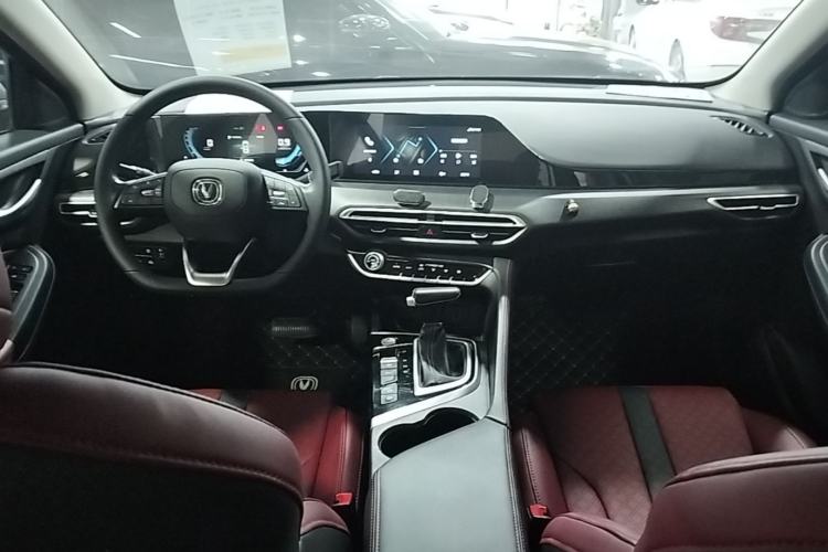 Used CHANGAN Eado 2021 PLUS Blue Whale NE 1.4T GDI DCT Prestige Model Center Console