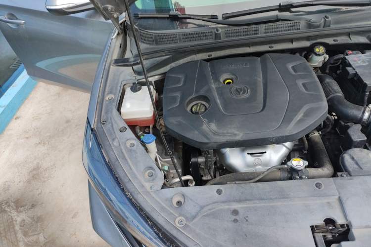 Used CHANGAN Eado 2021 PLUS 1.6L GDI Manual Luxury Model Engine Bay Right