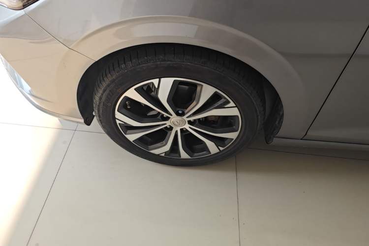 Used CHANGAN Eado 2021 PLUS Blue Whale NE 1.4T GDI DCT Flagship Model Left Front Wheel Hub