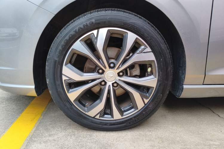 Used CHANGAN Eado 2021 PLUS Blue Whale NE 1.4T GDI DCT Flagship Model Left Front Wheel Hub