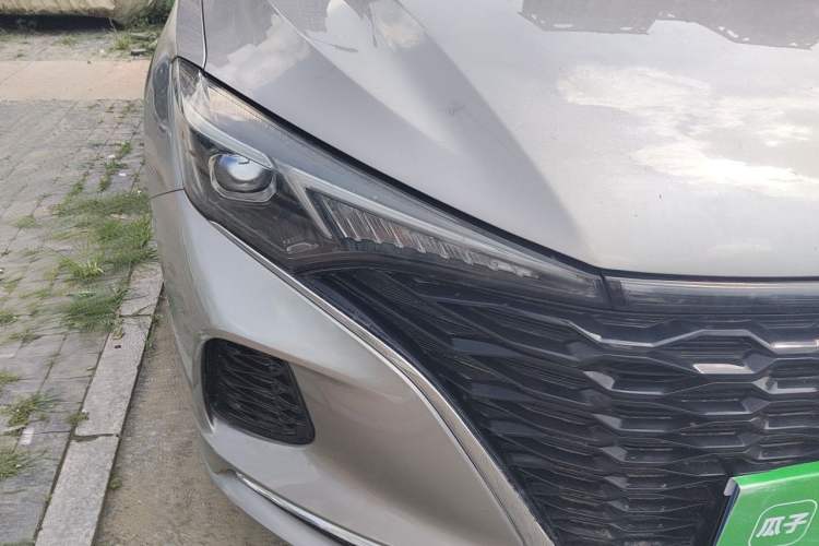 Used CHANGAN Eado 2021 PLUS Blue Whale NE 1.4T GDI DCT Flagship Model Right Front Headlight