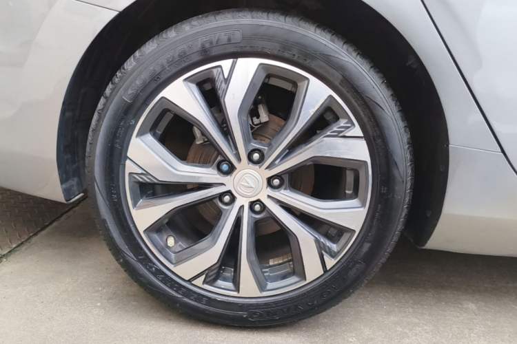 Used CHANGAN Eado 2021 PLUS Blue Whale NE 1.4T GDI DCT Flagship Model Right Rear Wheel Hub