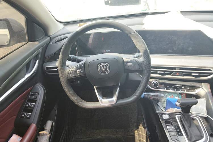 Used CHANGAN Eado 2021 PLUS Blue Whale NE 1.4T GDI DCT Flagship Model Steering Wheel