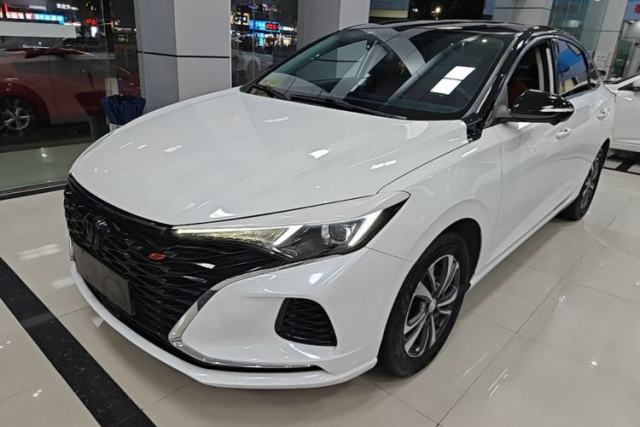 Ojetý CHANGAN Eado 2021 PLUS Blue Whale NE 1.4T GDI DCT Prestige Model