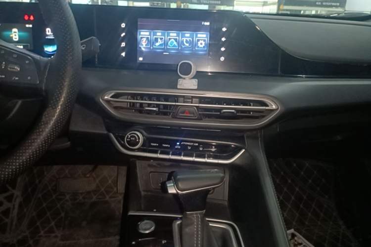 Used CHANGAN Eado 2021 PLUS 1.6L GDI CVT Elite Model Audio And AC Panel