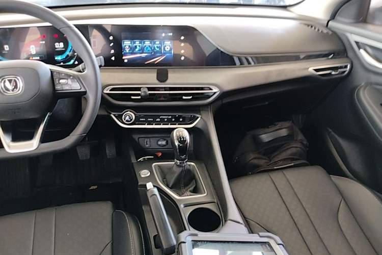 Used CHANGAN Eado 2021 PLUS 1.6L GDI Manual Elite Model Audio And AC Panel