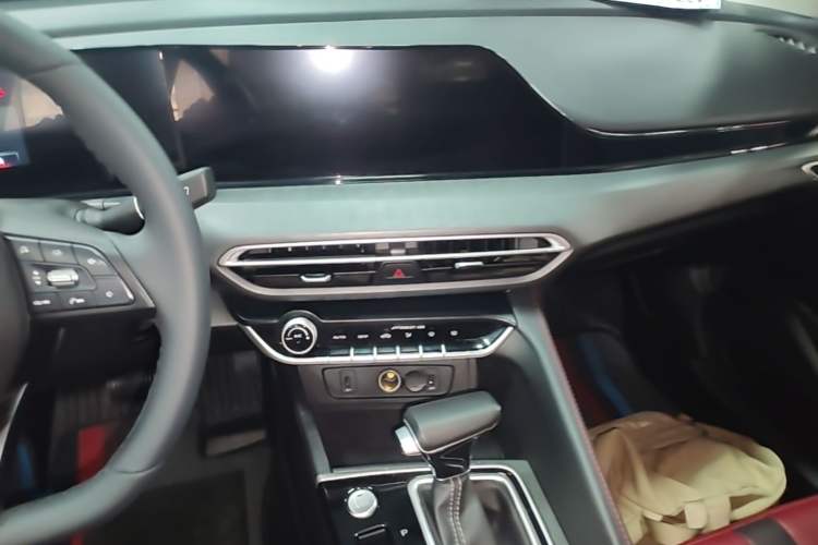 Used CHANGAN Eado 2021 PLUS Blue Whale NE 1.4T GDI DCT Prestige Model Audio And AC Panel