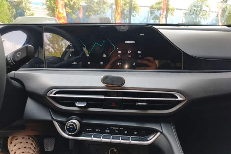 Used CHANGAN Eado 2021 PLUS 1.6L GDI Manual Luxury Model Audio And AC Panel