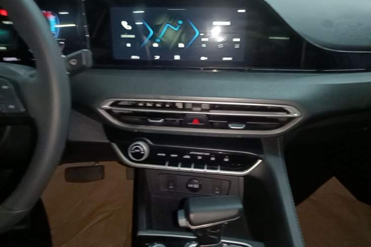 Used CHANGAN Eado 2021 PLUS 1.6L GDI CVT Luxury Model Audio And AC Panel