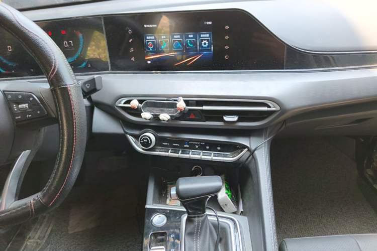 Used CHANGAN Eado 2021 PLUS 1.6L GDI CVT Elite Model Audio And AC Panel