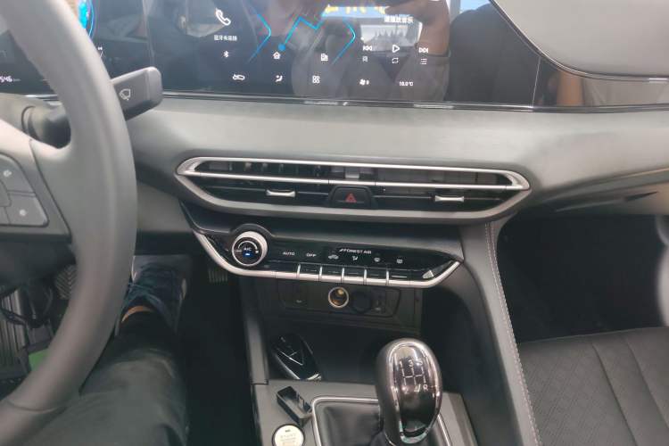 Used CHANGAN Eado 2021 PLUS 1.6L GDI Manual Luxury Model Audio And AC Panel