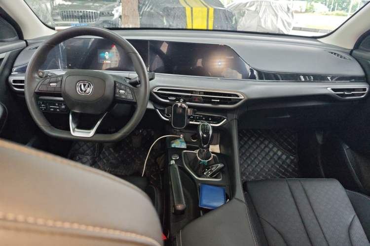 Used CHANGAN Eado 2021 PLUS 1.6L GDI Manual Elite Model Center Console