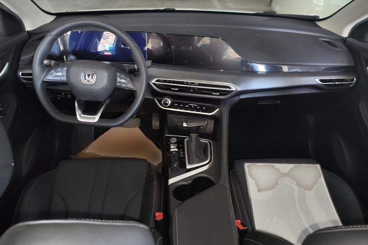 Used CHANGAN Eado 2021 PLUS 1.6L GDI CVT Luxury Model Center Console