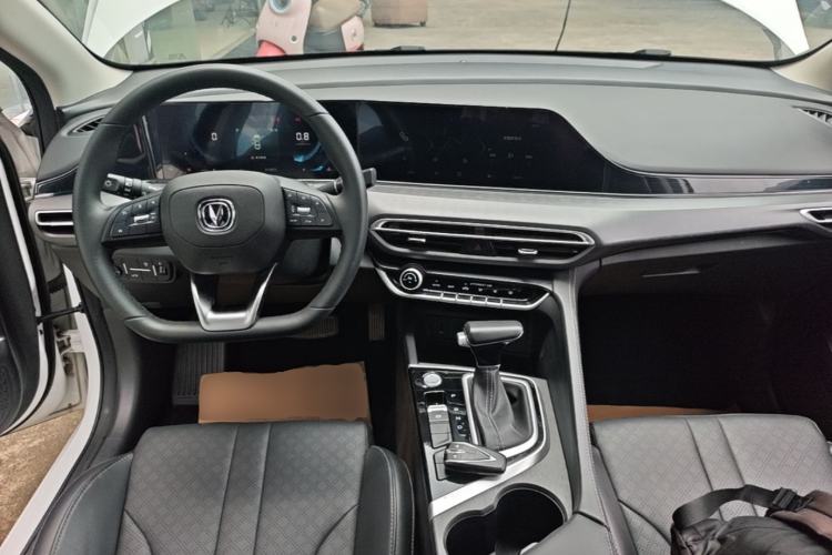Used CHANGAN Eado 2021 PLUS 1.6L GDI CVT Luxury Model Center Console