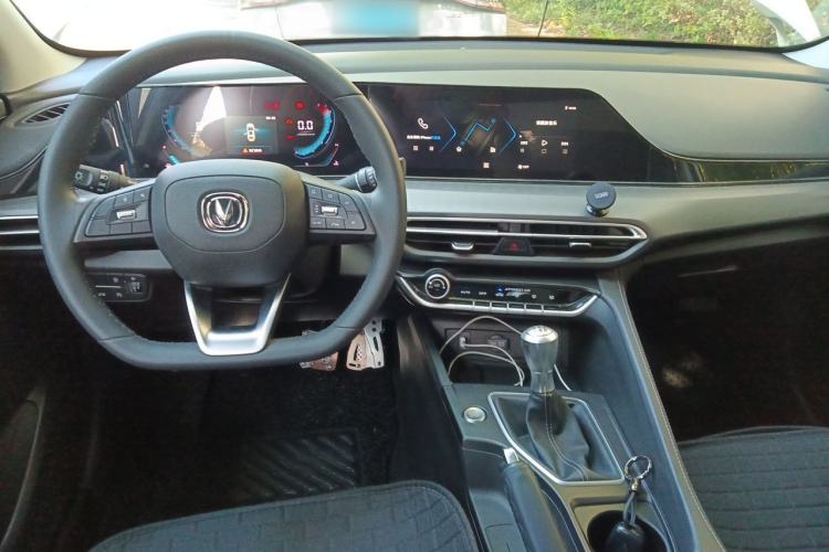 Used CHANGAN Eado 2021 PLUS 1.6L GDI Manual Luxury Model Center Console