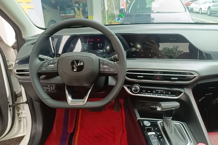 Used CHANGAN Eado 2021 PLUS Blue Whale NE 1.4T GDI DCT Prestige Model Center Console