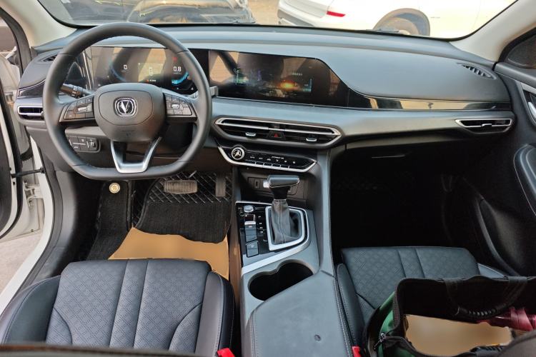 Used CHANGAN Eado 2021 PLUS 1.6L GDI CVT Luxury Model Center Console