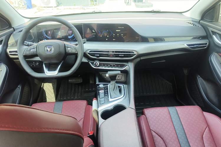 Used CHANGAN Eado 2021 PLUS Blue Whale NE 1.4T GDI DCT Prestige Model Center Console