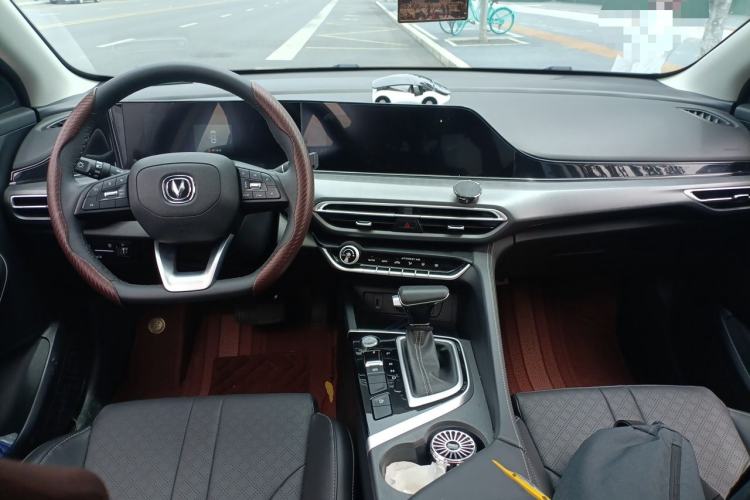Used CHANGAN Eado 2021 PLUS 1.6L GDI CVT Luxury Model Center Console