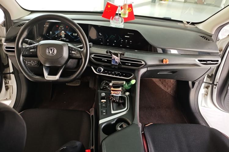 Used CHANGAN Eado 2021 PLUS Blue Whale NE 1.4T GDI DCT Flagship Model Center Console