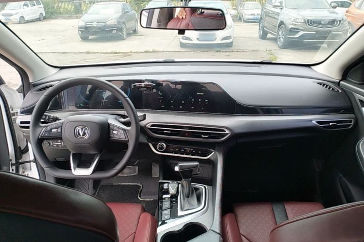 Used CHANGAN Eado 2021 PLUS Blue Whale NE 1.4T GDI DCT Prestige Model Center Console