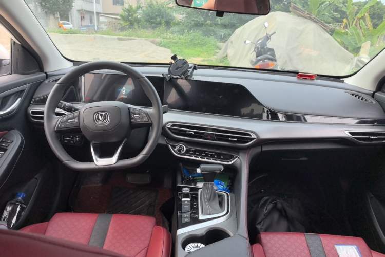 Used CHANGAN Eado 2021 PLUS Blue Whale NE 1.4T GDI DCT Prestige Model Center Console