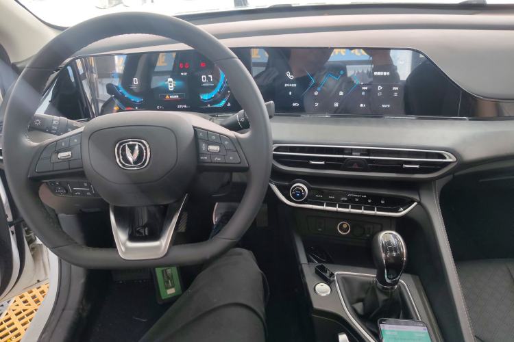 Used CHANGAN Eado 2021 PLUS 1.6L GDI Manual Luxury Model Center Console