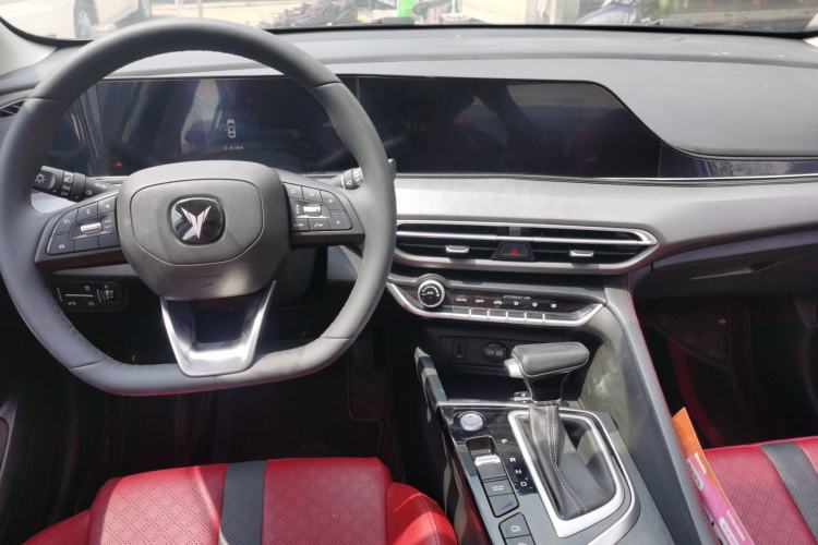Used CHANGAN Eado 2021 PLUS Blue Whale NE 1.4T GDI DCT Prestige Model Center Console