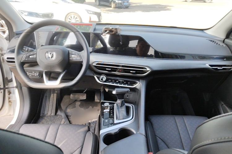 Used CHANGAN Eado 2021 PLUS 1.6L GDI CVT Luxury Model Center Console