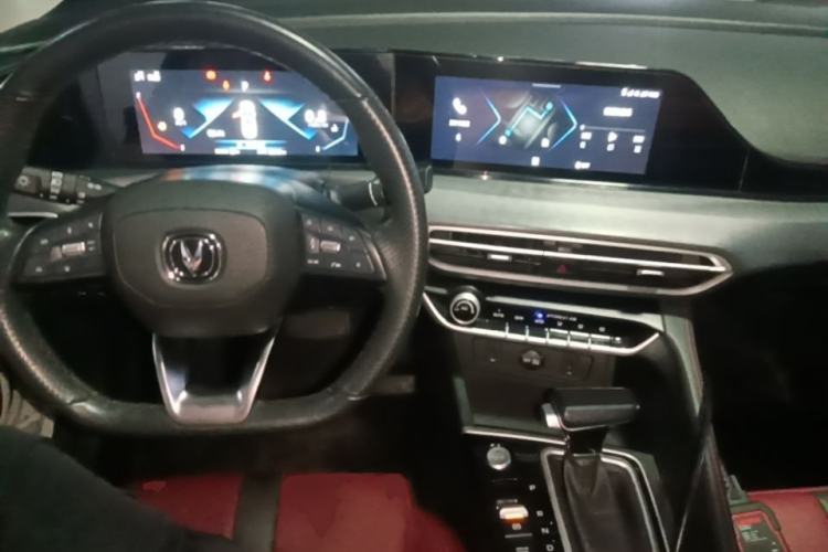 Used CHANGAN Eado 2021 PLUS Blue Whale NE 1.4T GDI DCT Flagship Model Center Console