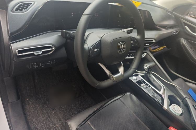 Used CHANGAN Eado 2021 PLUS 1.6L GDI CVT Luxury Model Center Console