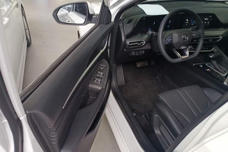 Used CHANGAN Eado 2021 PLUS 1.6L GDI CVT Luxury Model Driver Seat