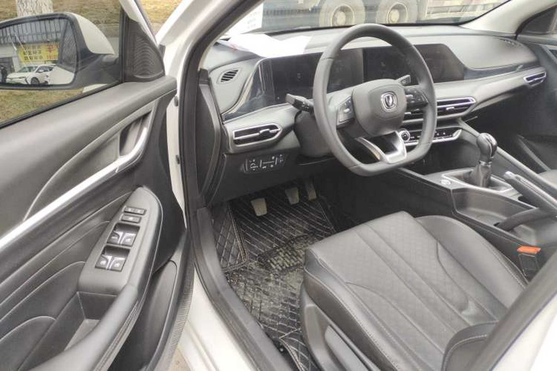 Used CHANGAN Eado 2021 PLUS 1.6L GDI Manual Luxury Model Driver Seat