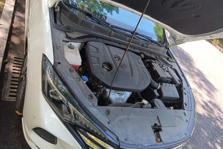 Used CHANGAN Eado 2021 PLUS 1.6L GDI Manual Luxury Model Engine Bay Right