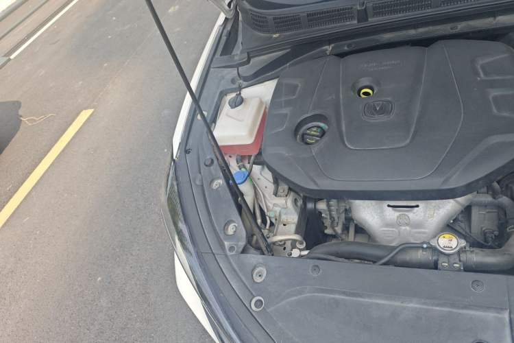 Used CHANGAN Eado 2021 PLUS 1.6L GDI CVT Luxury Model Engine Bay Right