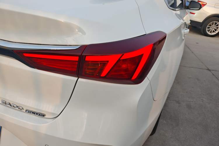 Used CHANGAN Eado 2021 PLUS 1.6L GDI CVT Luxury Model Exterior 3