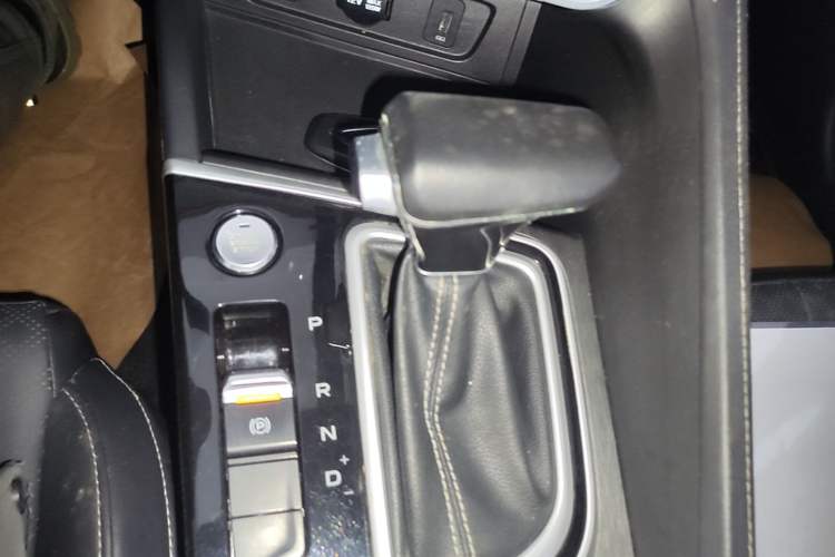 Used CHANGAN Eado 2021 PLUS 1.6L GDI CVT Luxury Model Gear Lever
