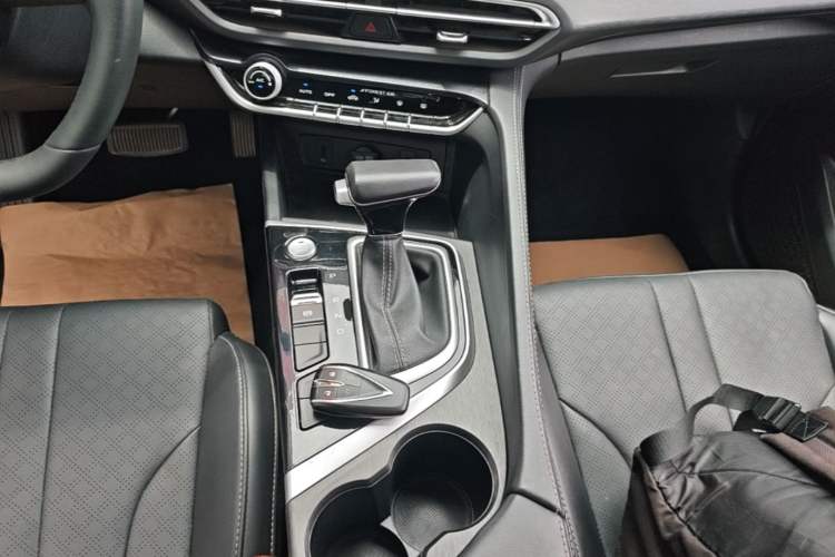 Used CHANGAN Eado 2021 PLUS 1.6L GDI CVT Luxury Model Gear Lever